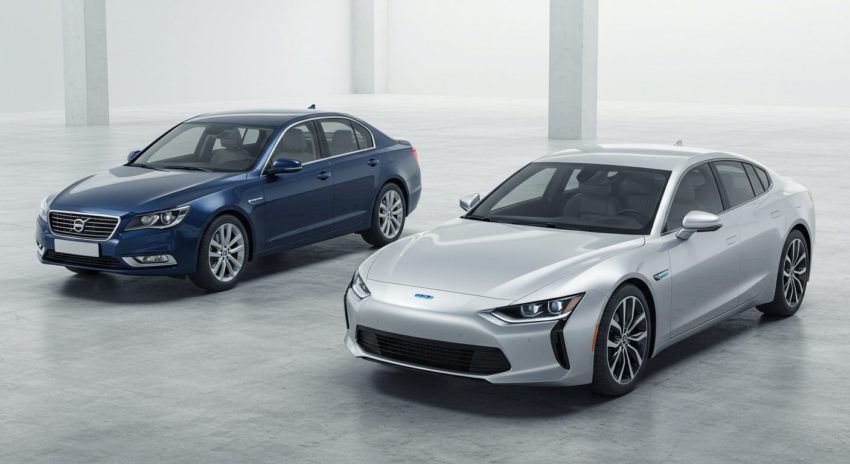 ハイブリッド車と普通の車が並んでいる画像