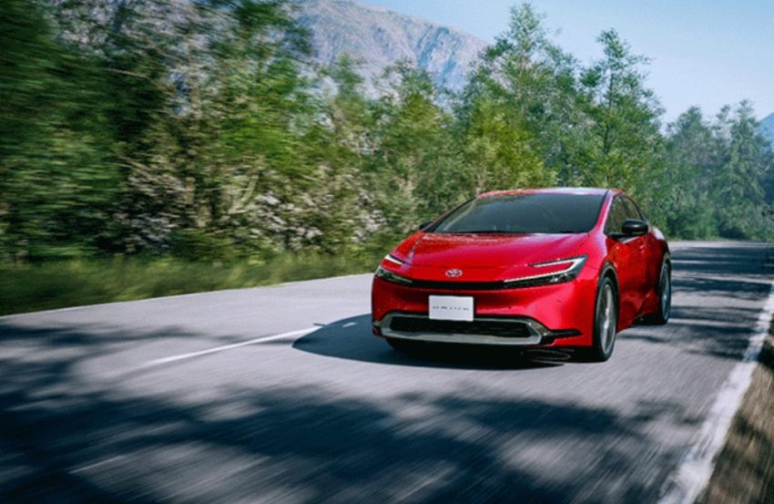 プリウス60系が走っている画像