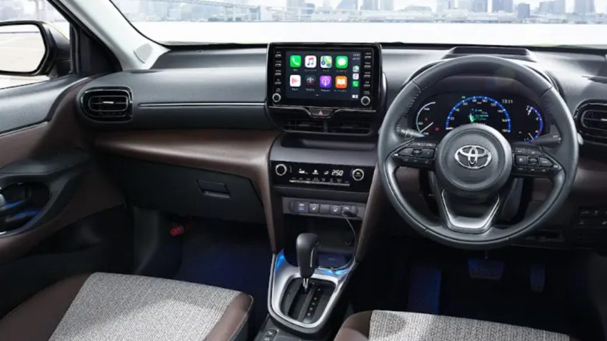 ヤリスクロスの運転席の画像