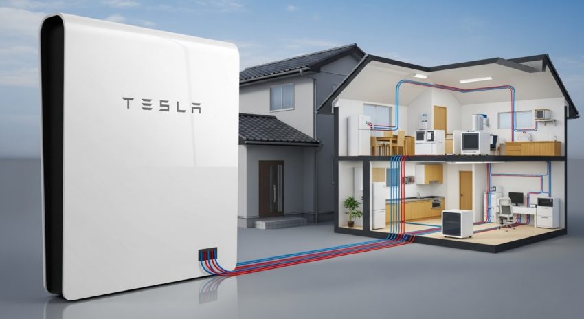 テスラのパワーウォールが自宅に給電するイメージ
