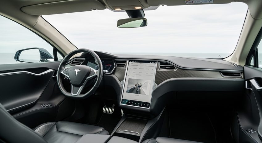 テスラのコックピット周りのイメージ