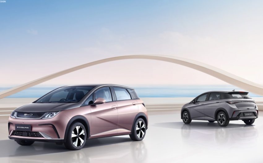 BYDドルフィンが2台止まっている画像